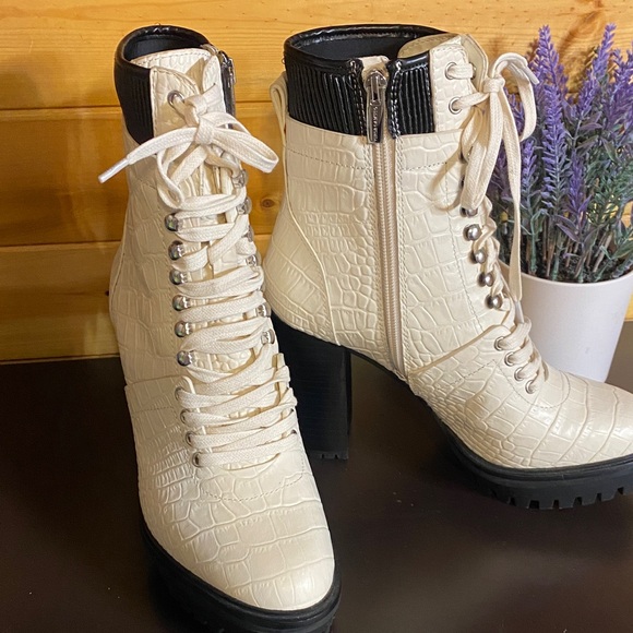 Vince Camuto Women’s Lace-Up/Zip 4”Heeled Ankle Boots Size 7.5  Leather - Picture 2 of 13